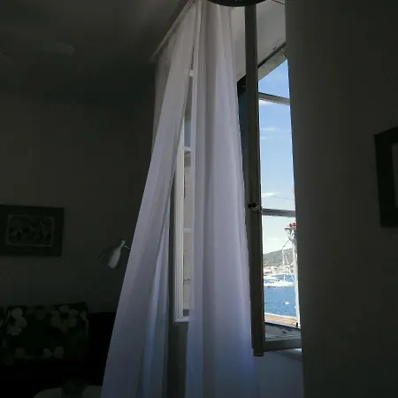 Lovely In Old Part Of Apartment *