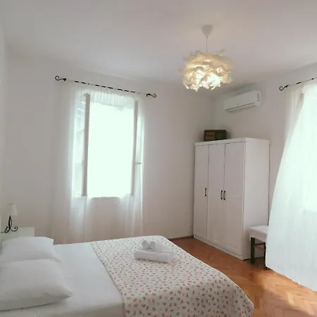 Lovely In Old Part Of Apartment